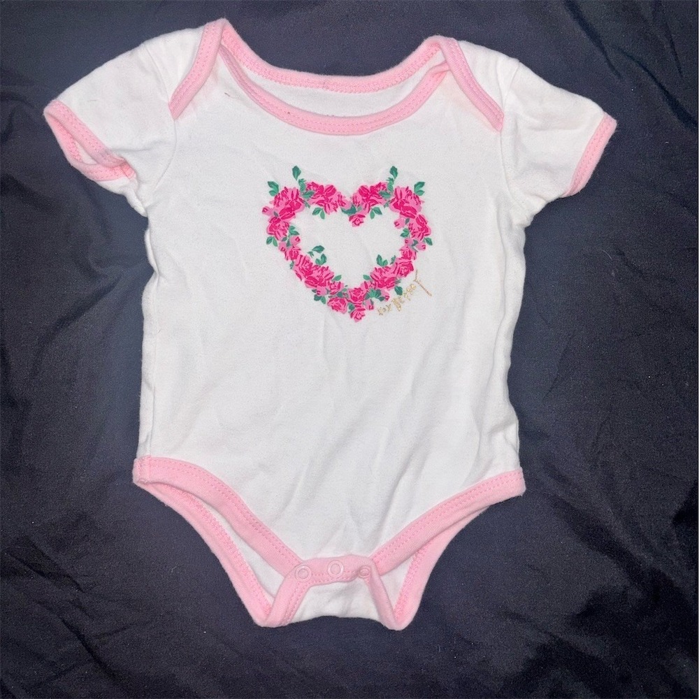 Betsey Johnson Baby Girl Bodysuit 6 Months White Pink Trim Floral Heart SS
